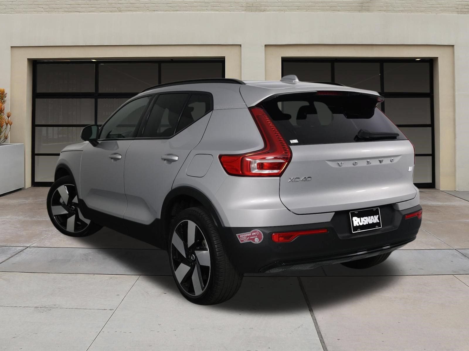 Used 2023 Volvo XC40 Recharge Ultimate AWD/4WD image 2
