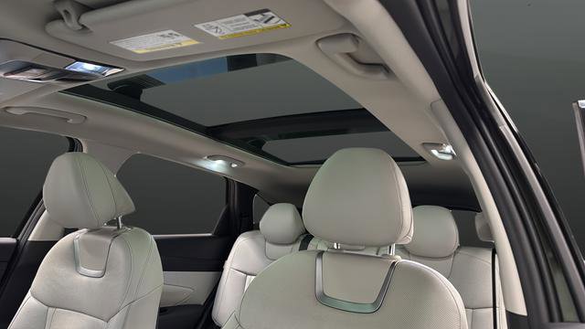 Used 2025 Hyundai Tucson Limited image 12