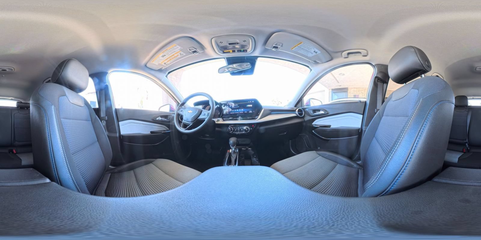 Used 2025 Chevrolet Trax LT FWD image 41