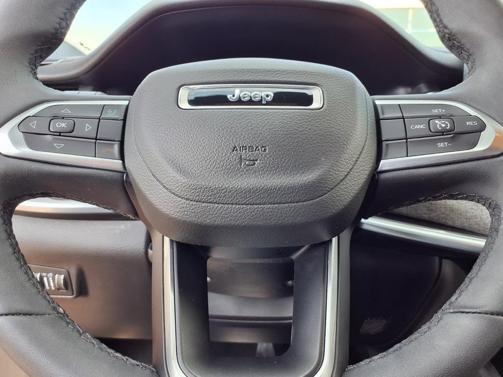 Used 2025 Jeep Compass Latitude AWD/4WD image 13