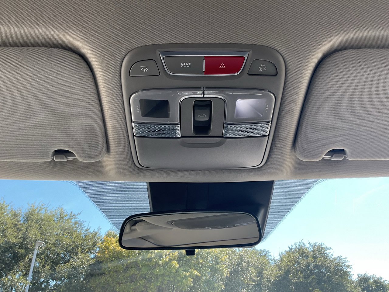 Used 2025 Kia Telluride S FWD image 16