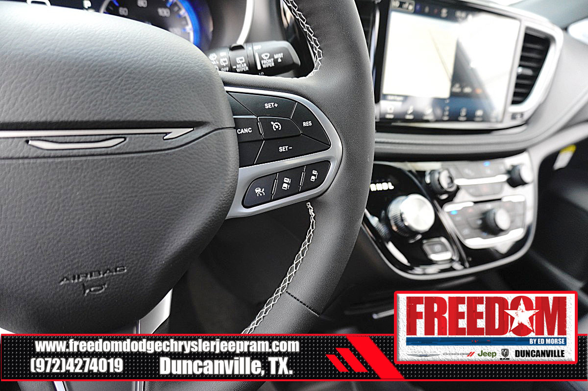 New 2027 Chrysler Pacifica Select w/ Family Tech Group FWD image 28