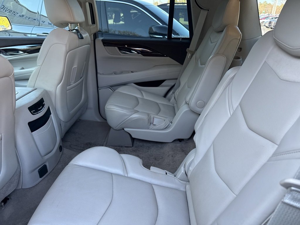 Used 2015 Cadillac Escalade Luxury image 10