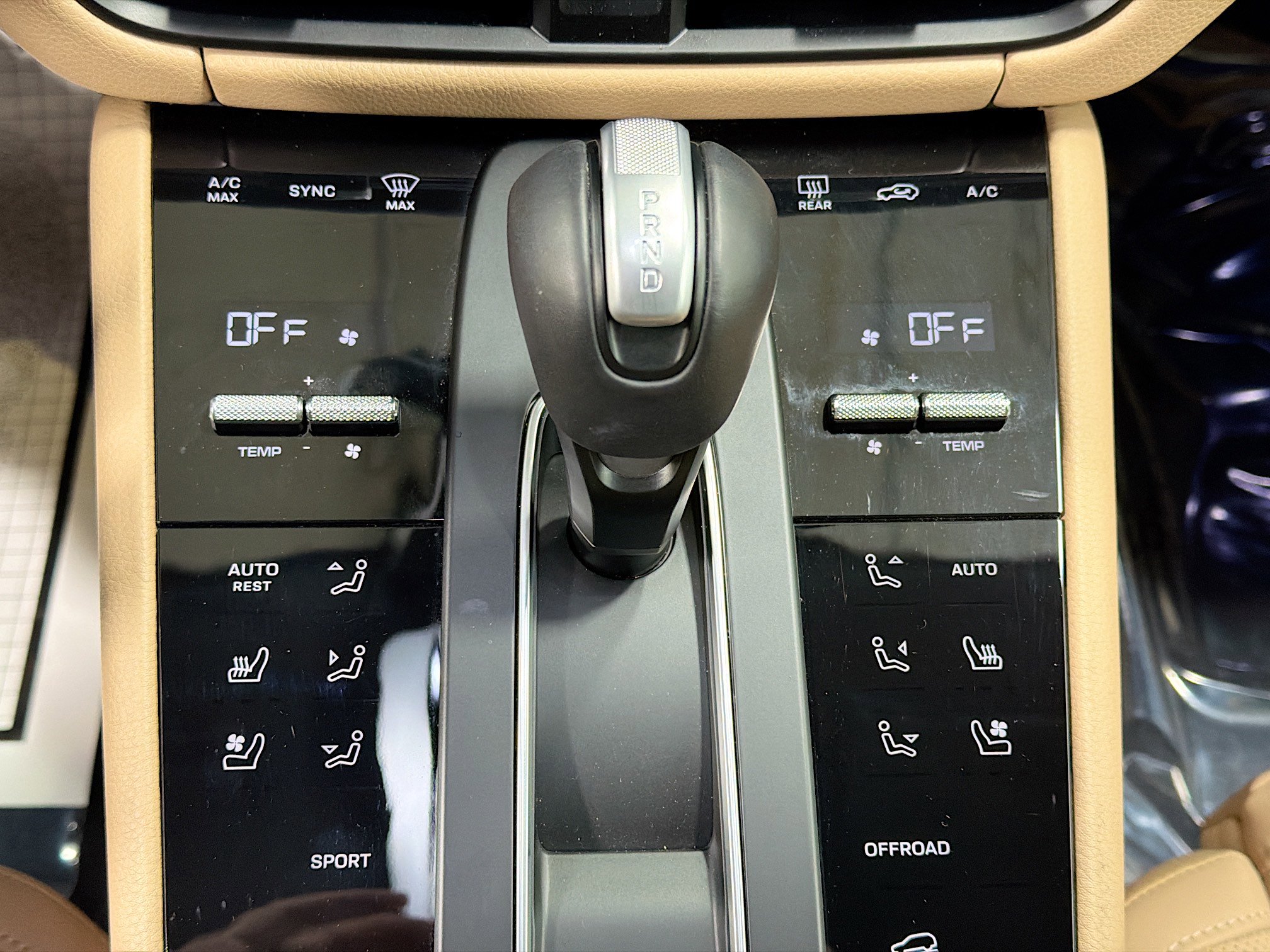 Certified 2025 Porsche Macan image 33