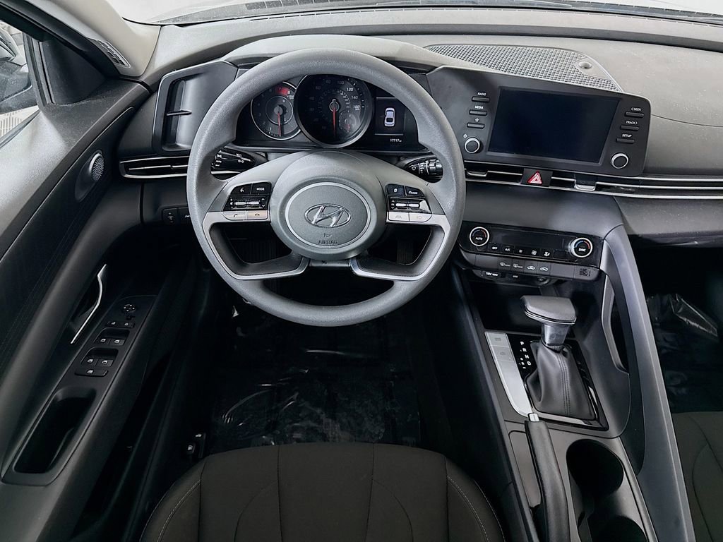 Certified 2022 Hyundai Elantra SEL w/ Cargo Package image 4