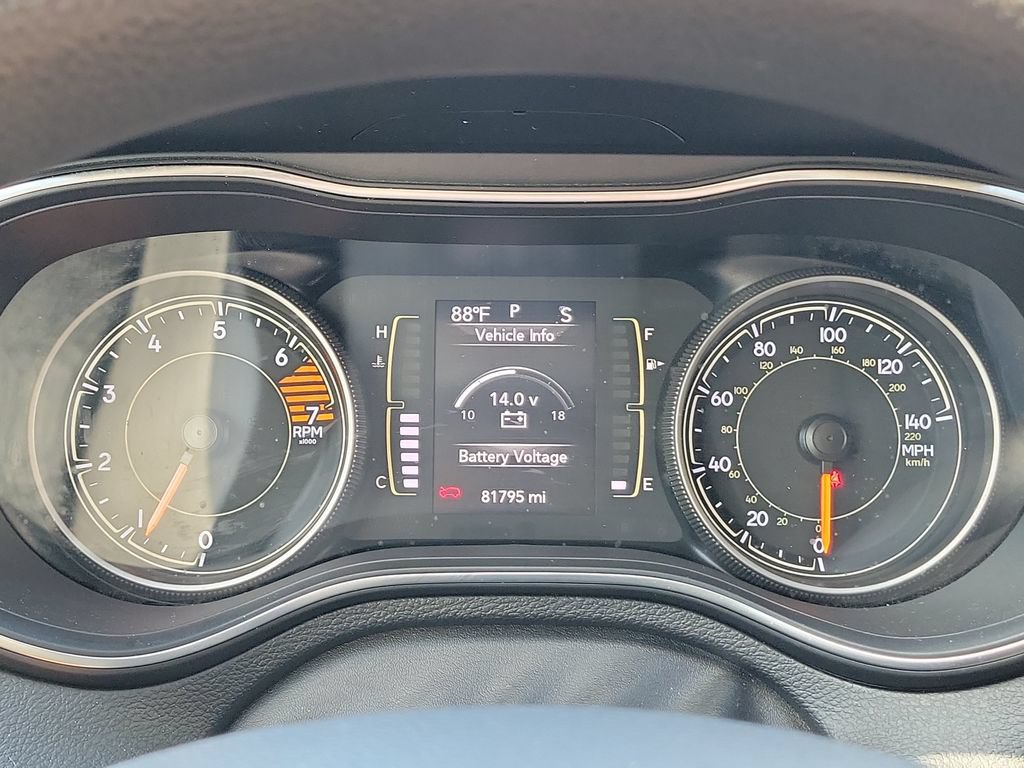 Used 2019 Jeep Cherokee Latitude w/ Popular Appearance Group FWD image 24