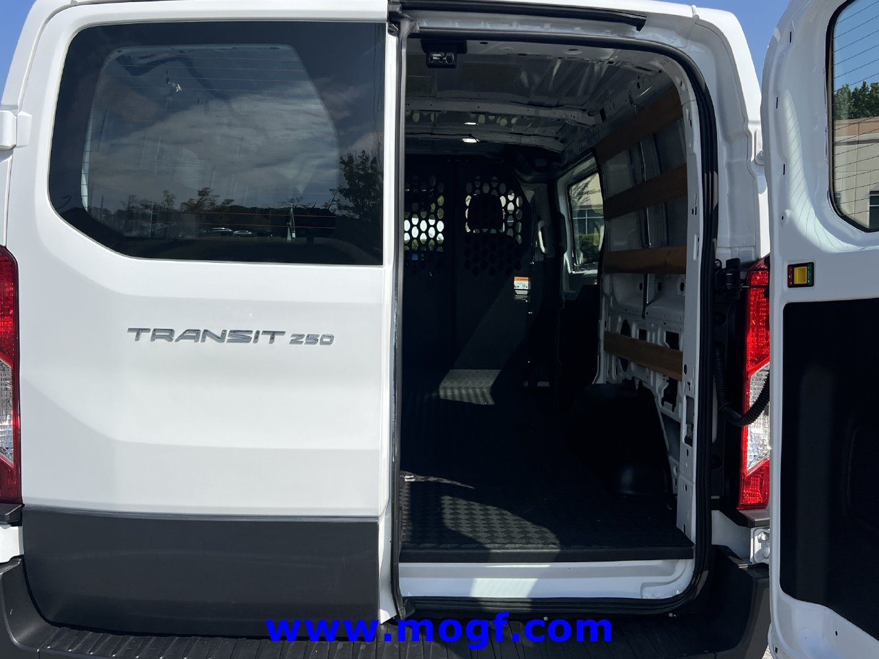 Used 2025 Ford Transit 250 Low Roof w/ Exterior Upgrade Package RWD image 18