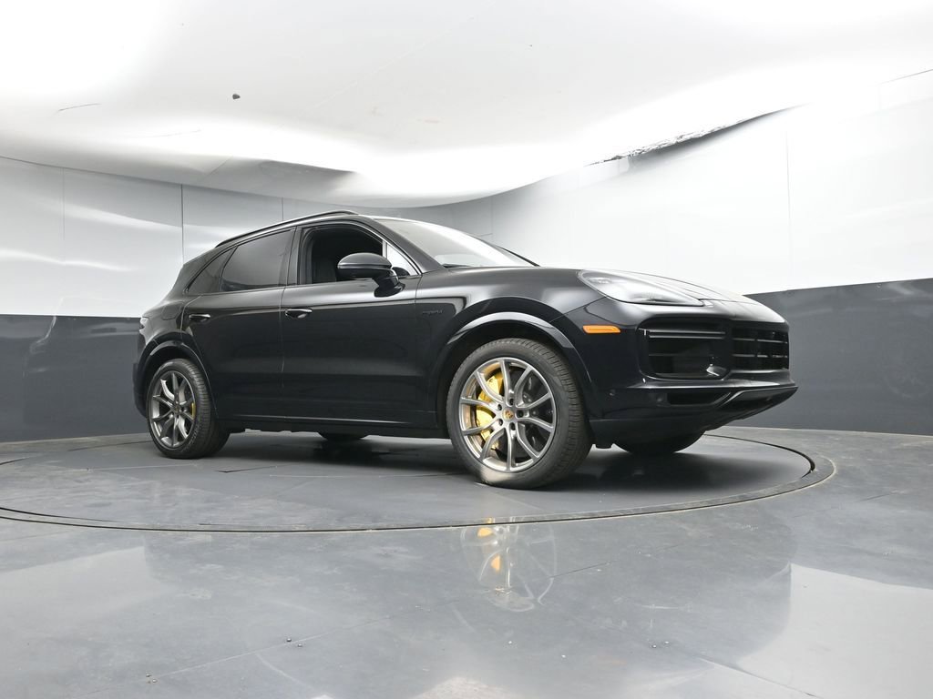 Certified 2022 Porsche Cayenne Turbo S AWD/4WD image 30