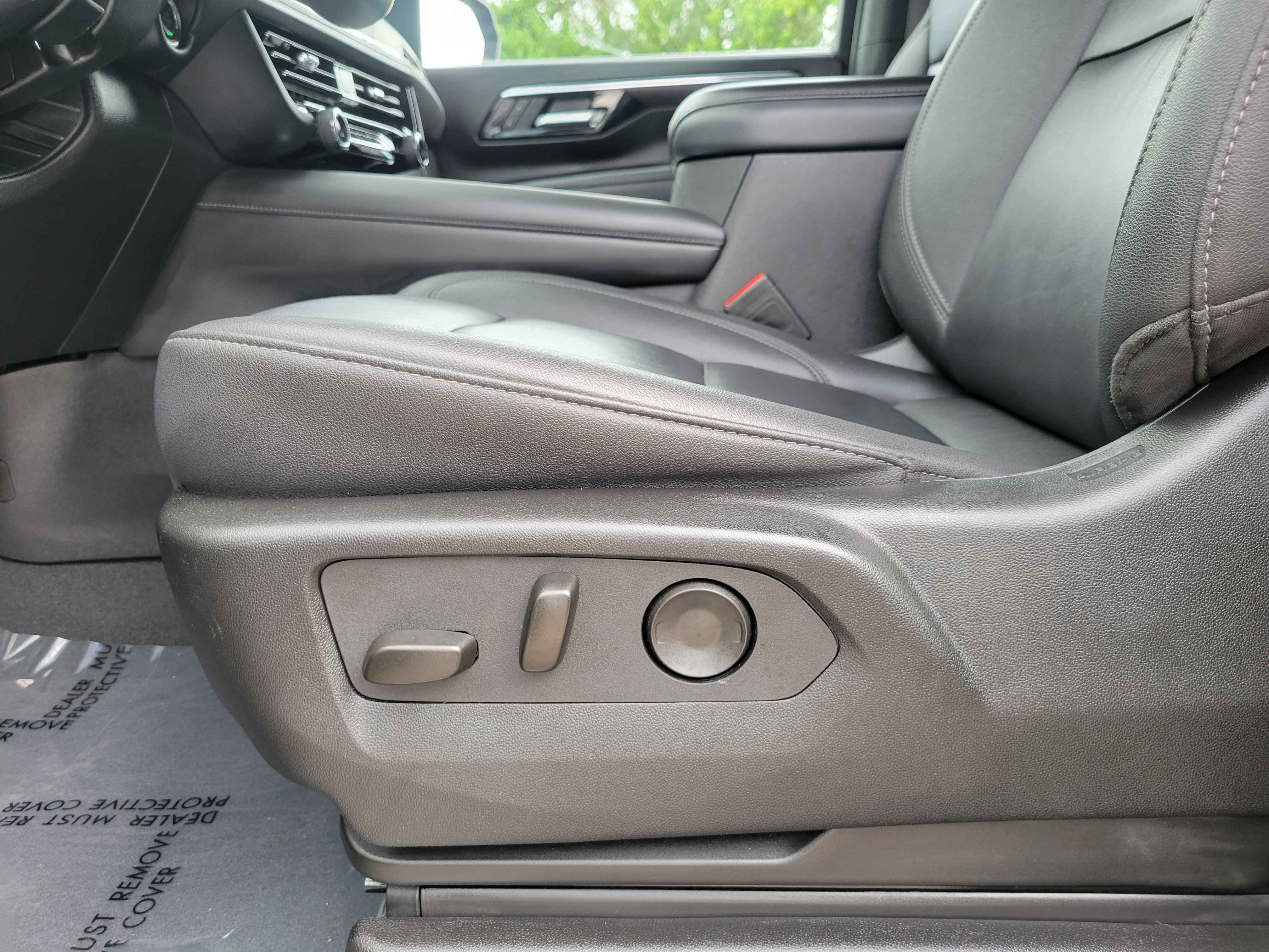 Used 2025 Chevrolet Suburban Z71 AWD/4WD image 13