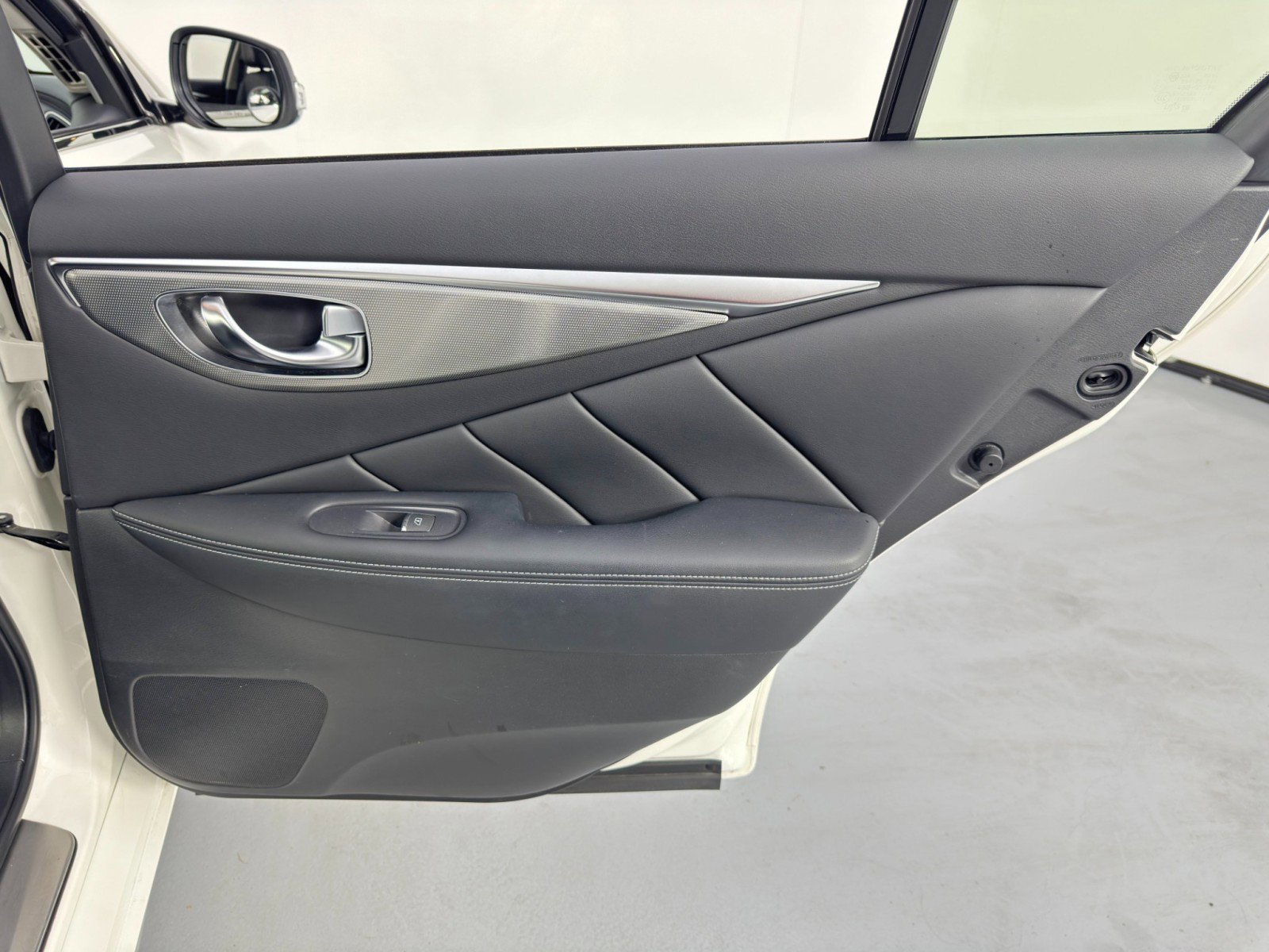 Used 2017 INFINITI Q50 3.0t Premium w/ 3.0T Premium Plus Package image 46