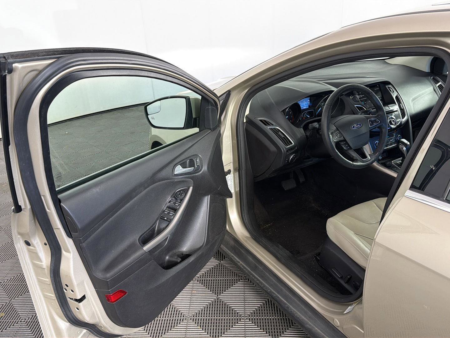 Used 2018 Ford Focus Titanium FWD image 8