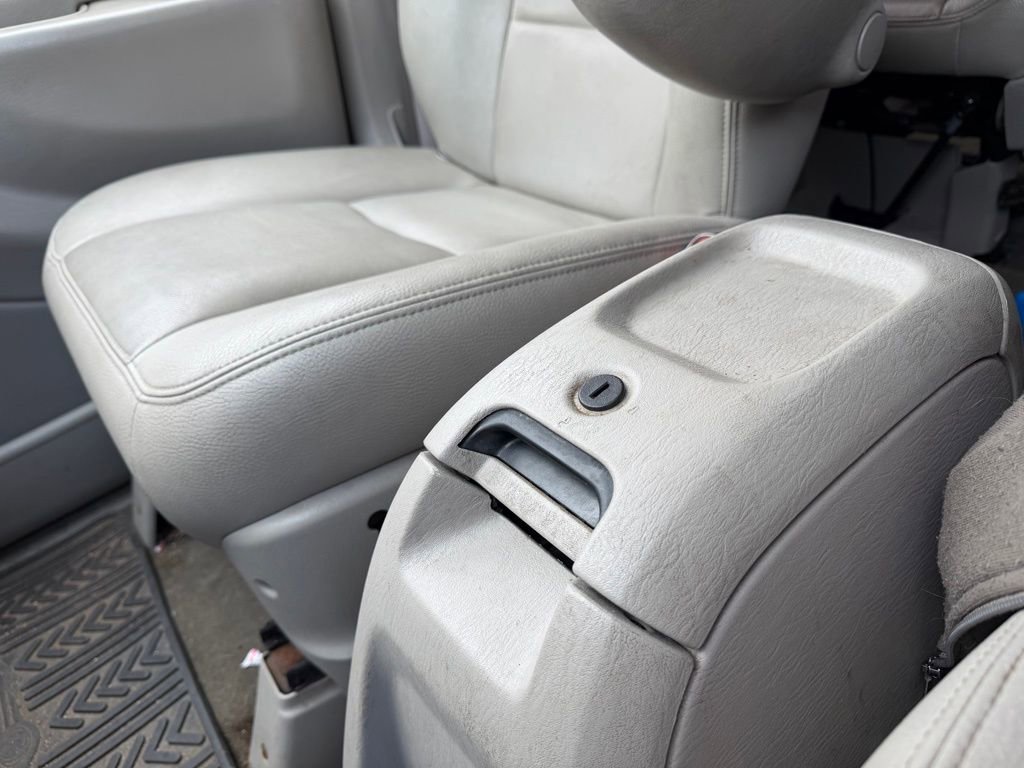 Used 2007 Chrysler Town & Country Limited FWD image 19