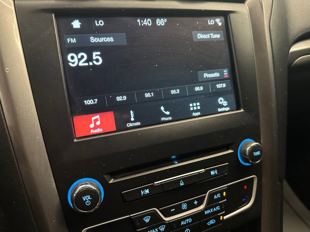 Used 2018 Ford Fusion SE w/ Fusion SE Technology Package FWD image 13