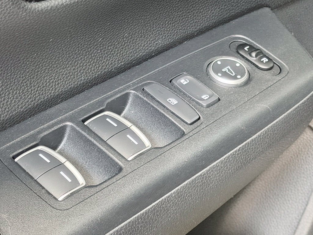 Used 2025 Honda CR-V EX-L image 11