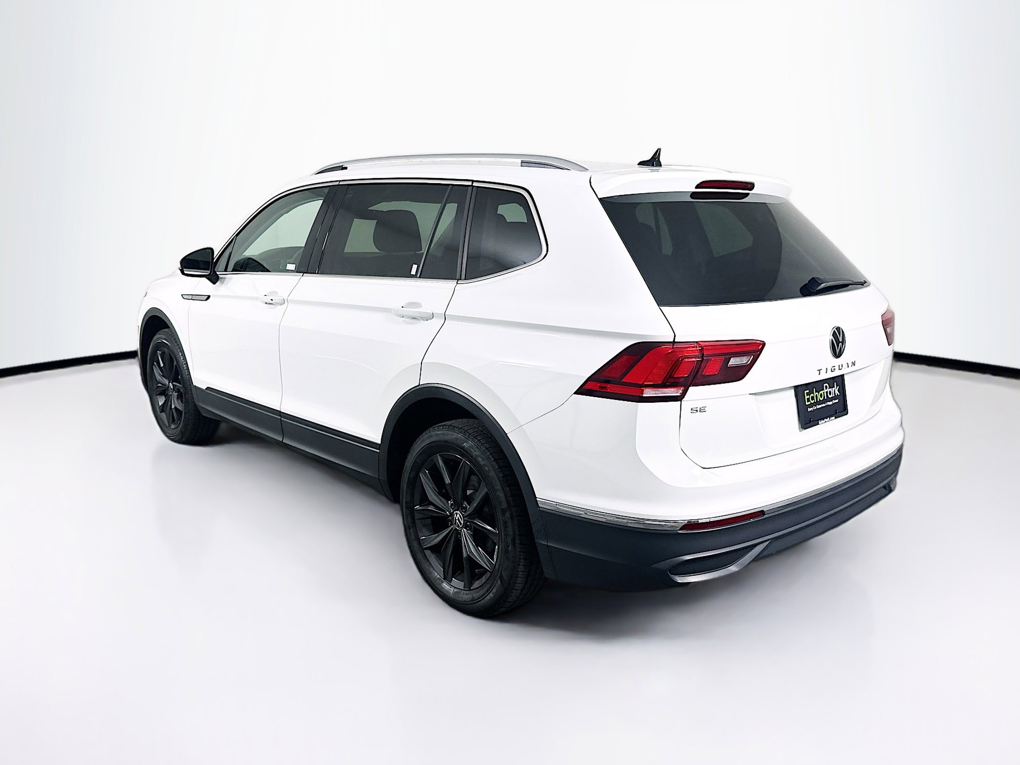 Used 2024 Volkswagen Tiguan SE image 5