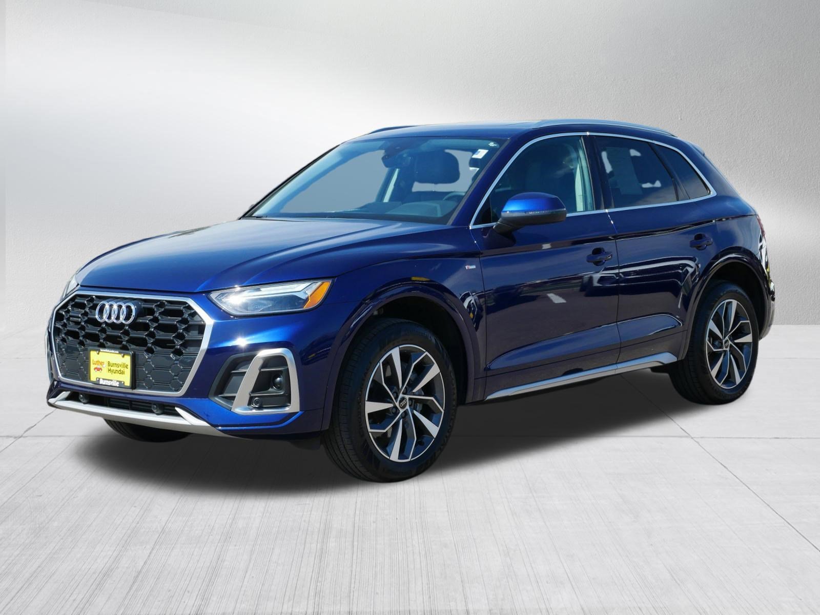 Used 2024 Audi Q5 2.0T Premium image 3
