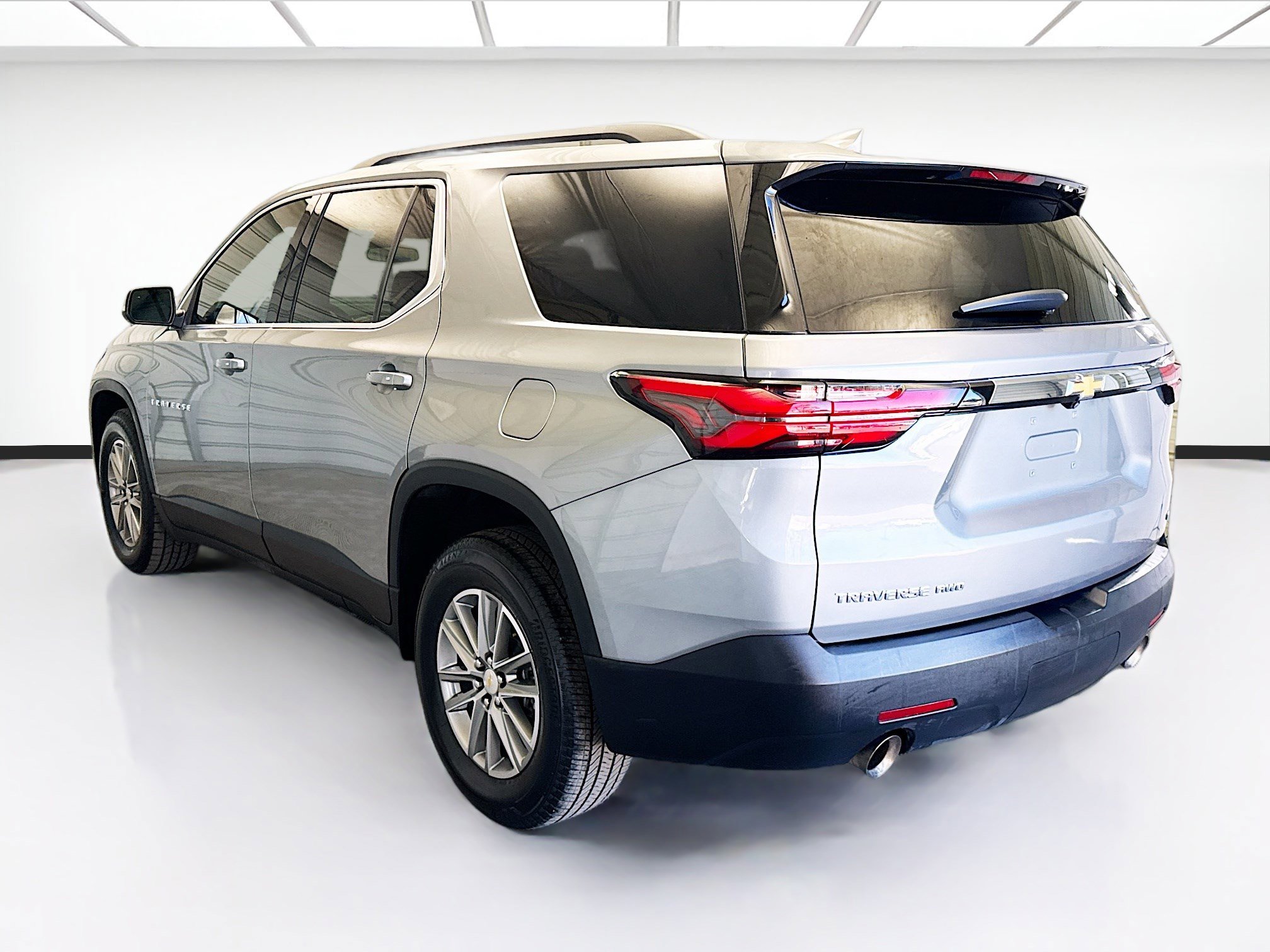 Used 2023 Chevrolet Traverse LT image 6