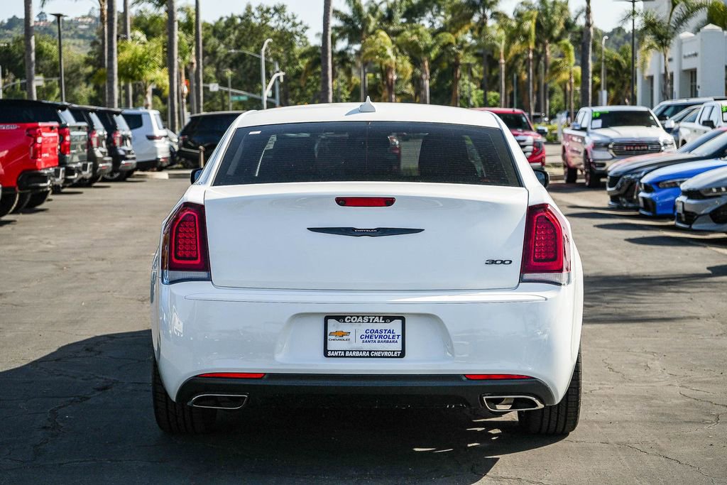 Used 2021 Chrysler 300 Touring w/ Sport Appearance Package RWD image 5