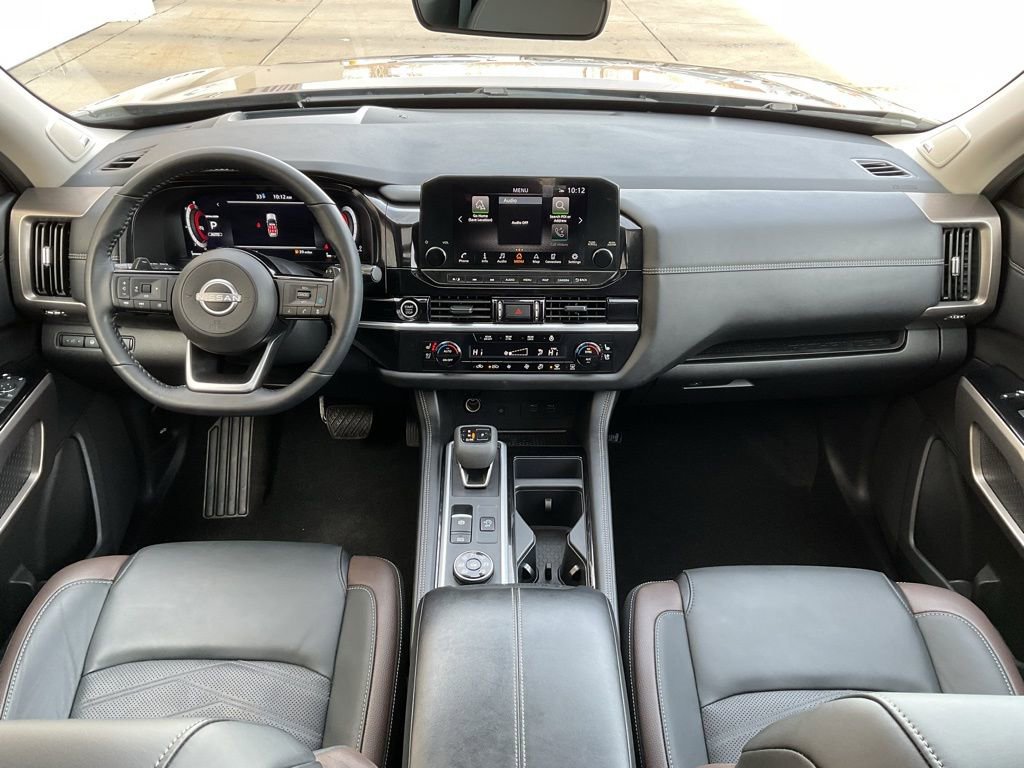 Used 2024 Nissan Pathfinder Platinum AWD/4WD image 17