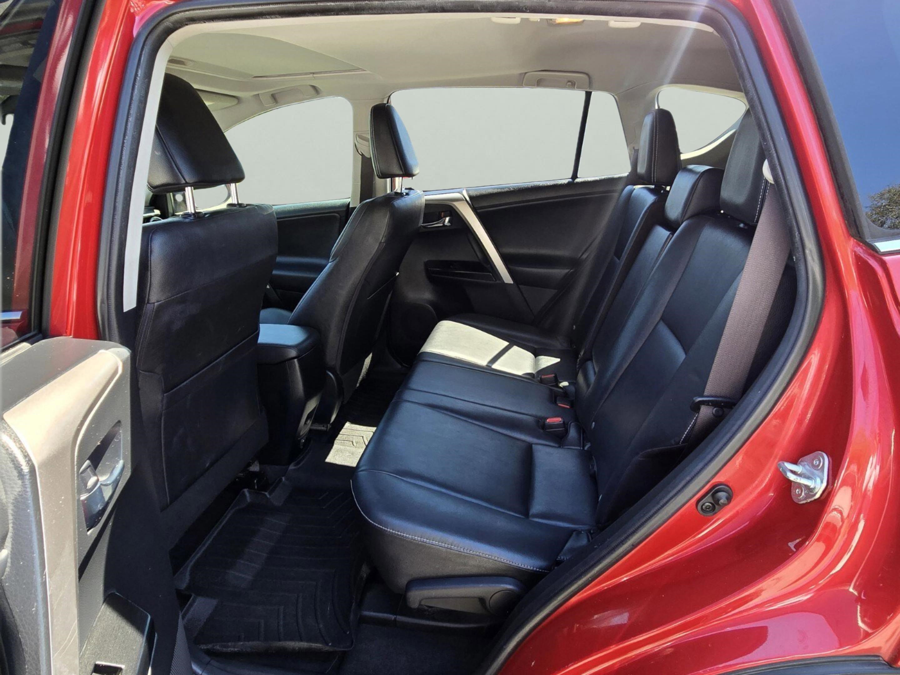 Used 2016 Toyota RAV4 Limited image 19