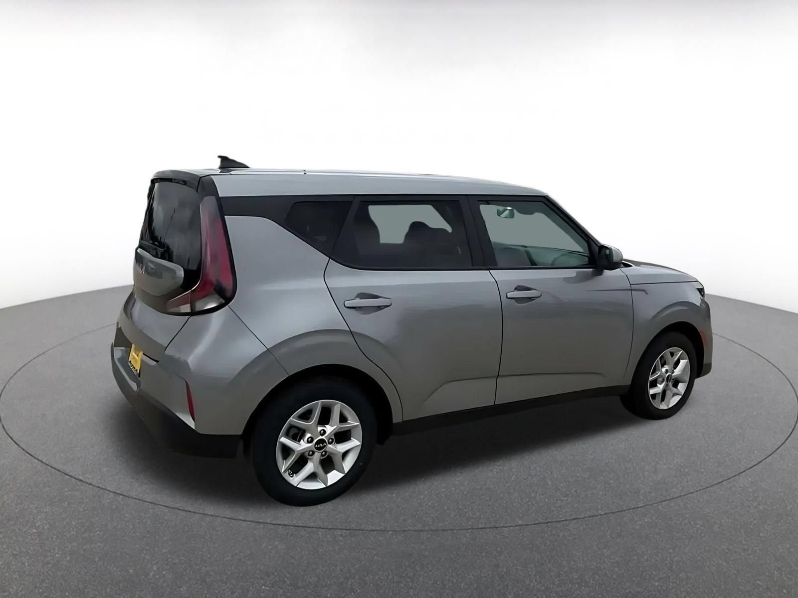 Used 2025 Kia Soul LX w/ LX Technology Package FWD image 14