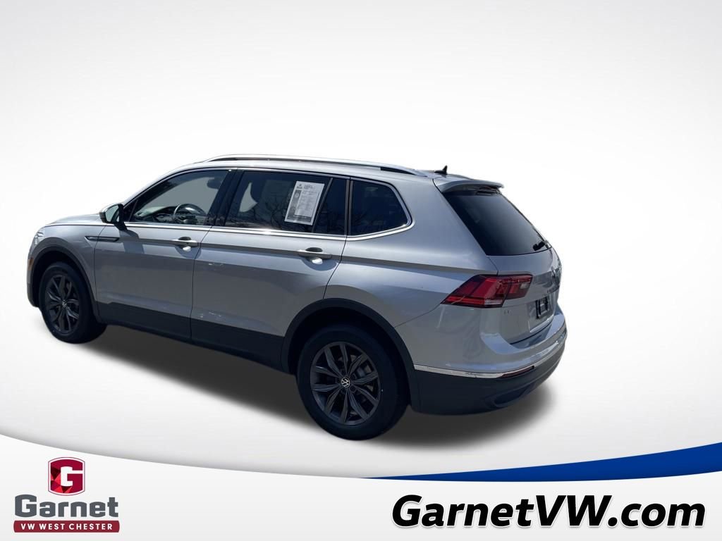 Certified 2023 Volkswagen Tiguan SE w/ Panoramic Sunroof Package image 3