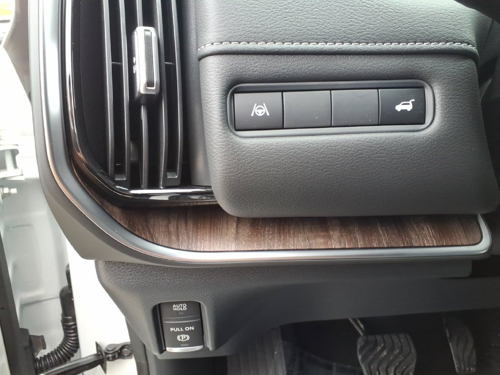 New 2026 Nissan Armada SL w/ Captain's Chari Seat Package AWD/4WD image 19