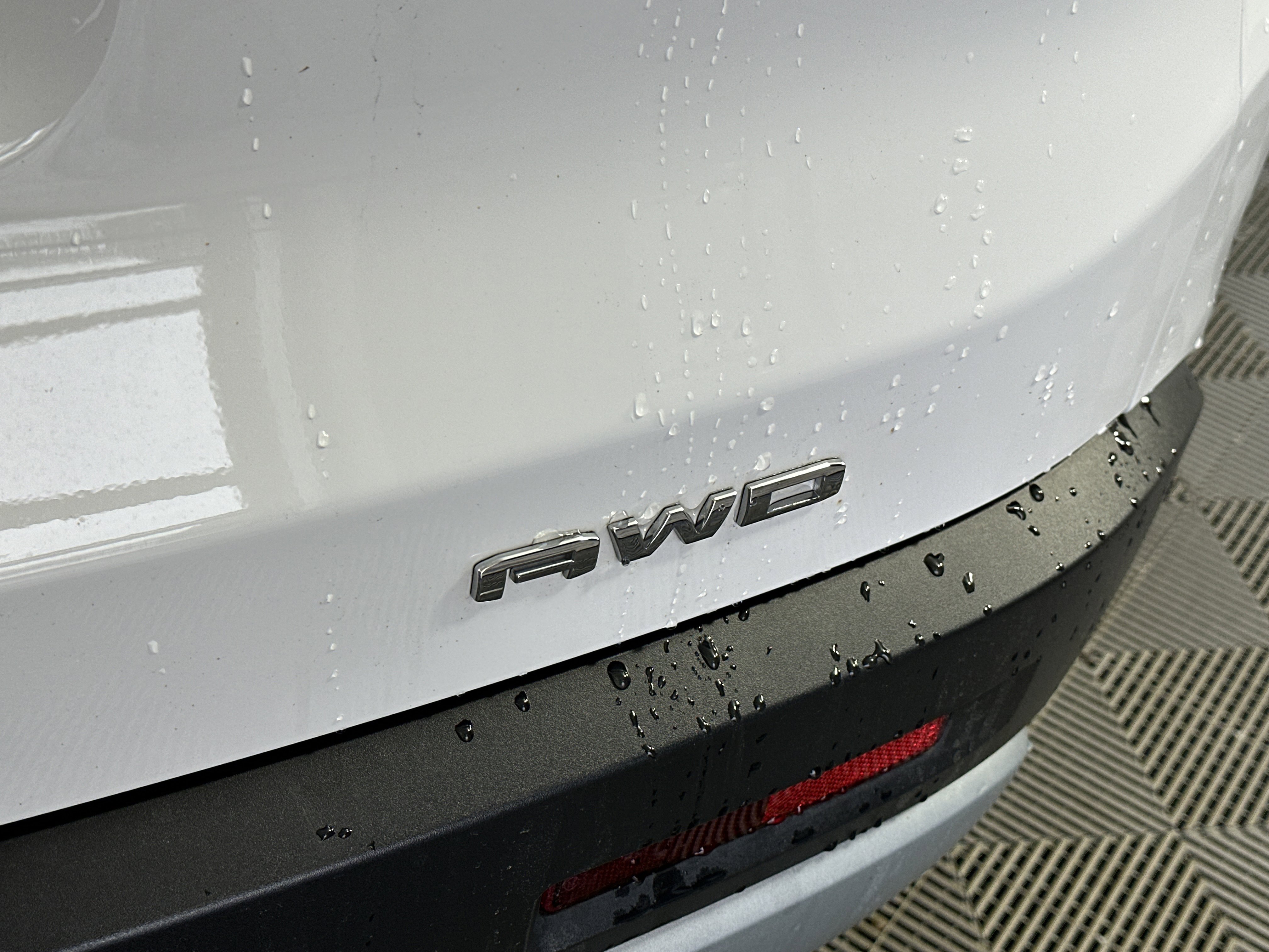 Used 2023 GMC Acadia SLE w/ Driver Convenience Package image 18