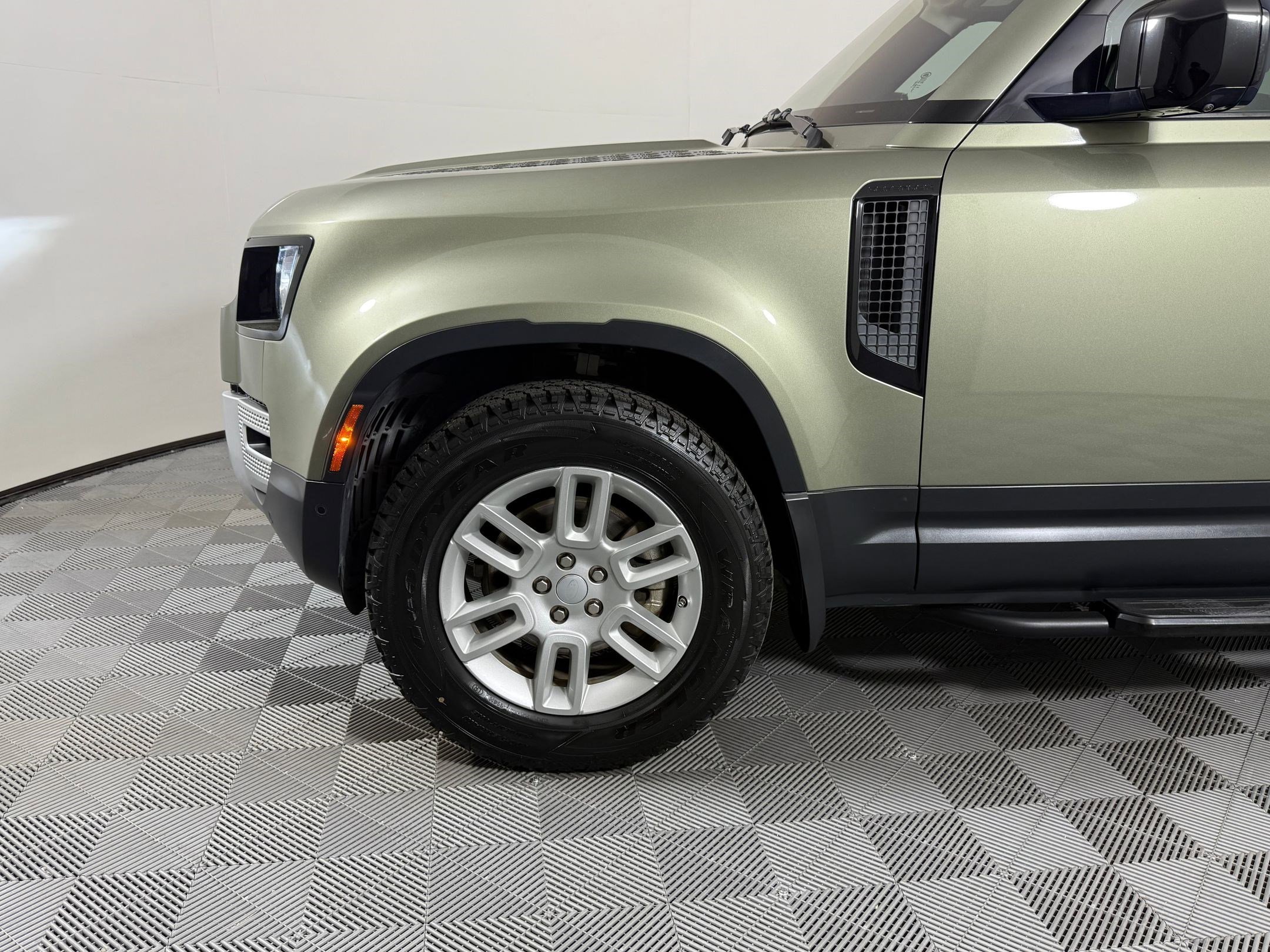 Used 2020 Land Rover Defender 110 S image 21