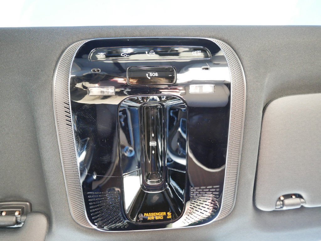 Used 2025 Mercedes-Benz GLC 300 4MATIC image 25