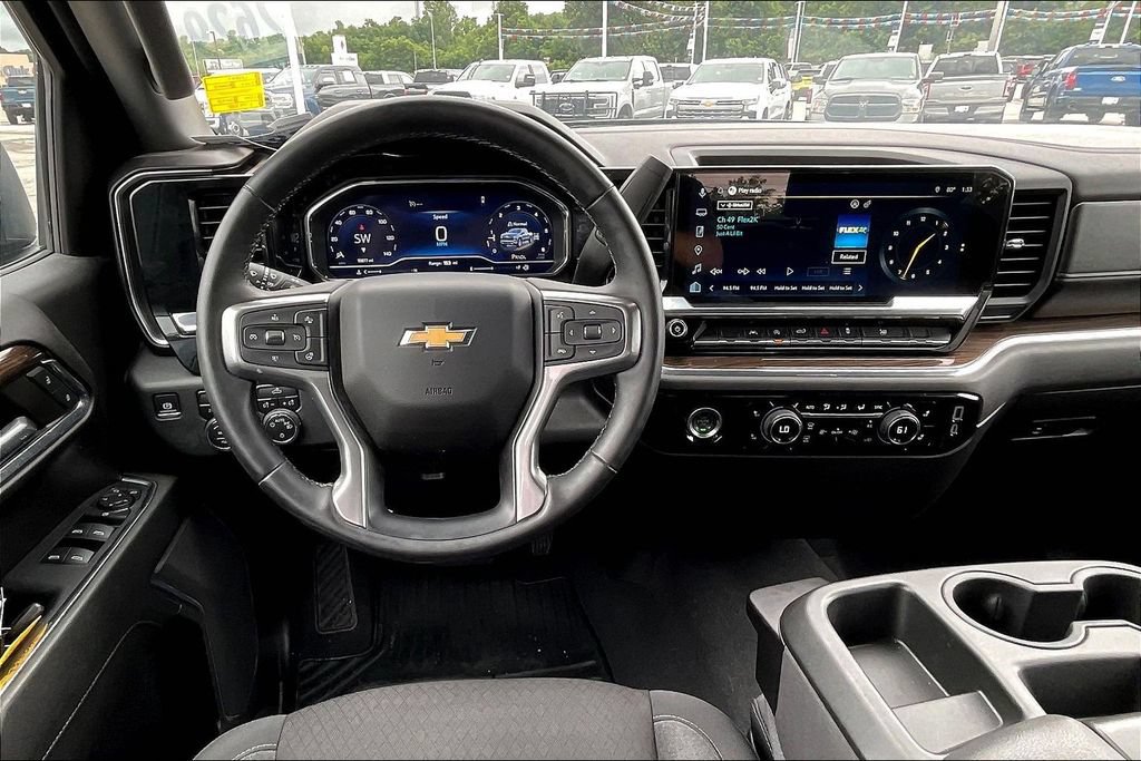 Used 2024 Chevrolet Silverado 1500 LT AWD/4WD image 6
