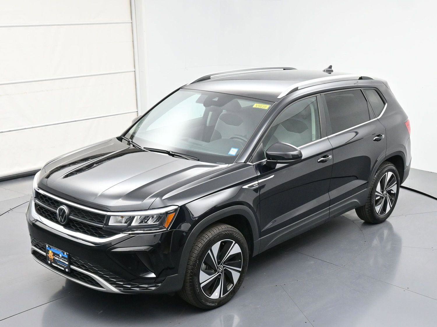 Used 2024 Volkswagen Taos SE image 37