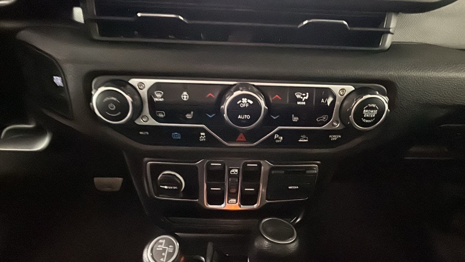 Used 2024 Jeep Wrangler Unlimited w/ Convenience Group AWD/4WD image 26