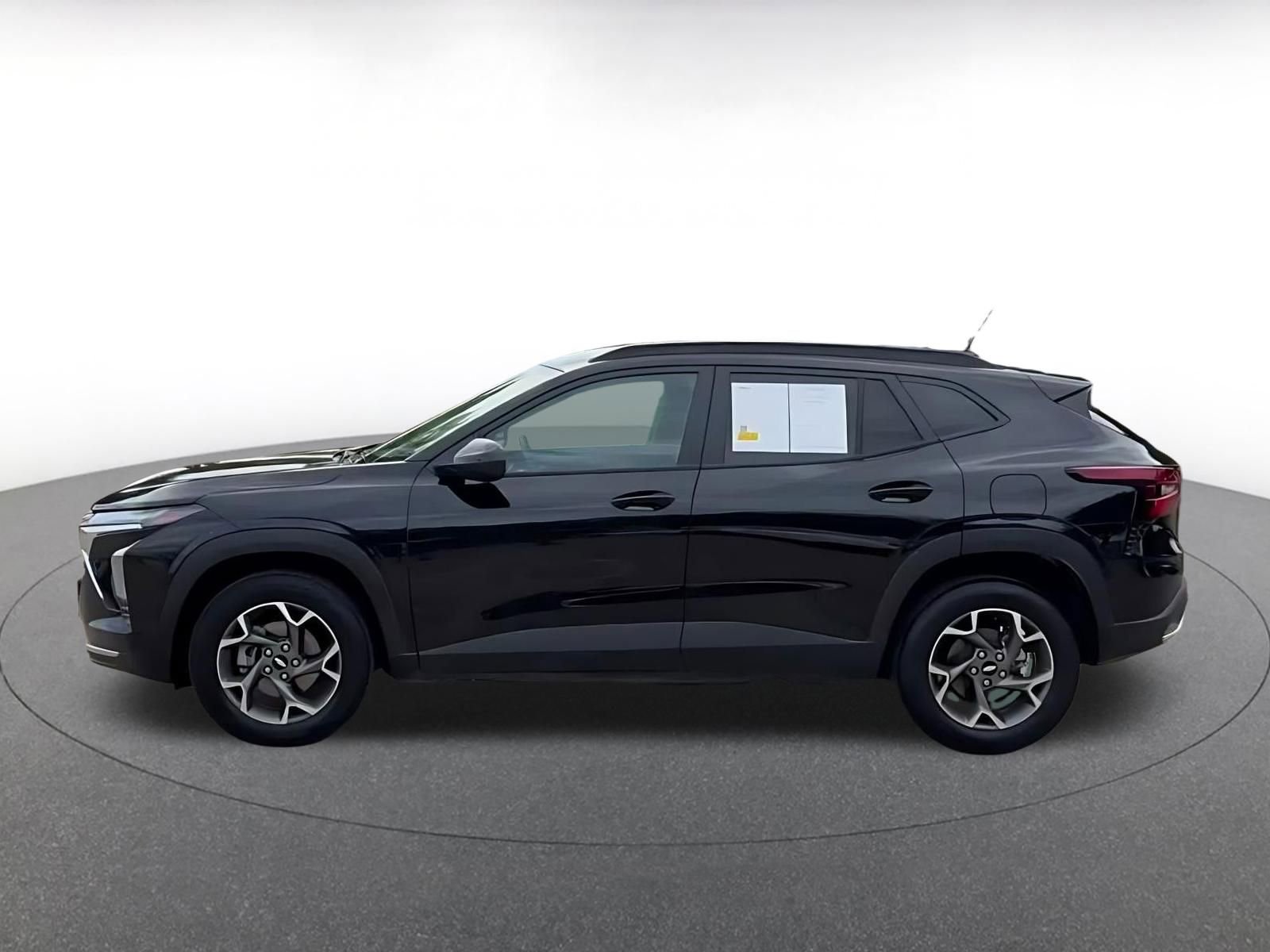 Used 2025 Chevrolet Trax LT image 9