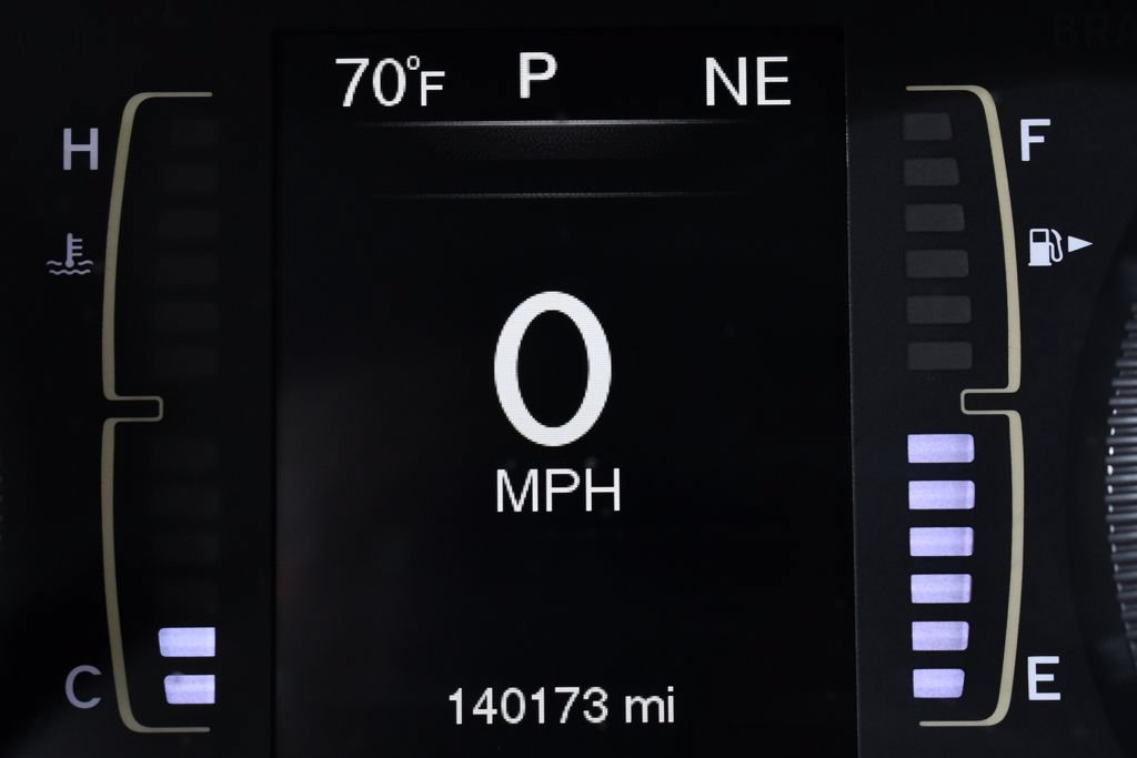 Used 2017 Jeep Cherokee Latitude AWD/4WD image 27