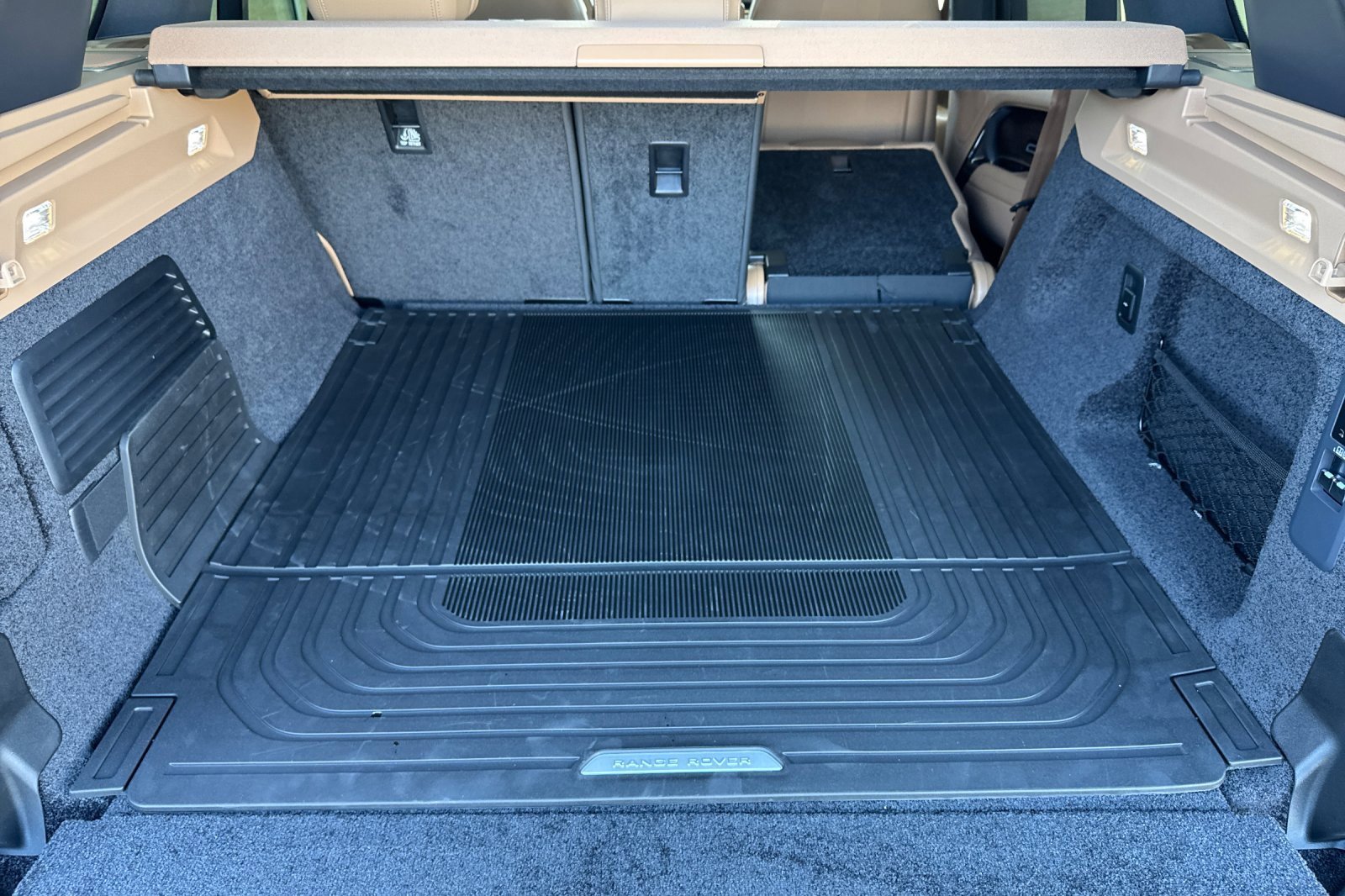 New 2025 Land Rover Range Rover SE image 14