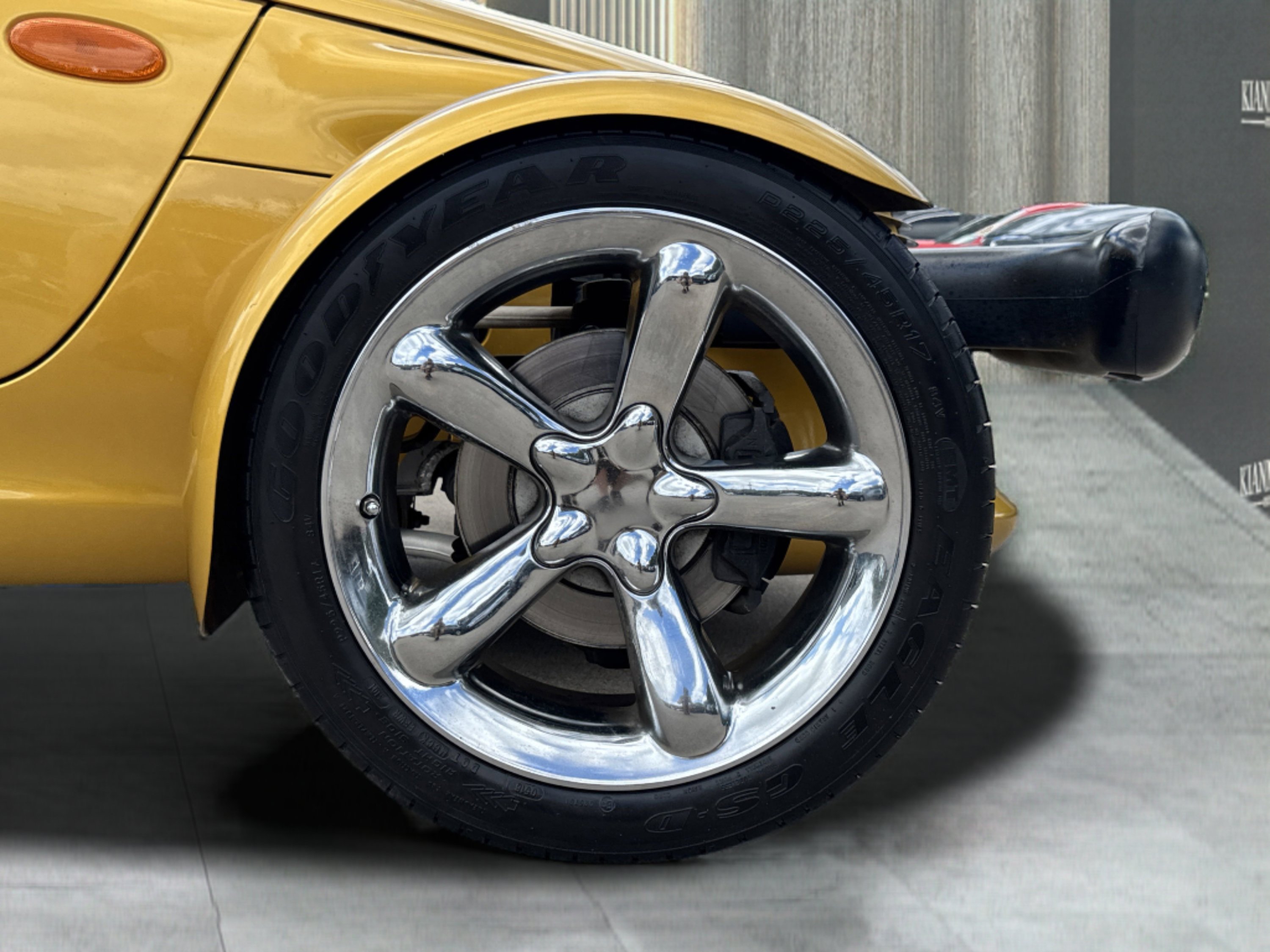 Used 2002 Chrysler Prowler image 15