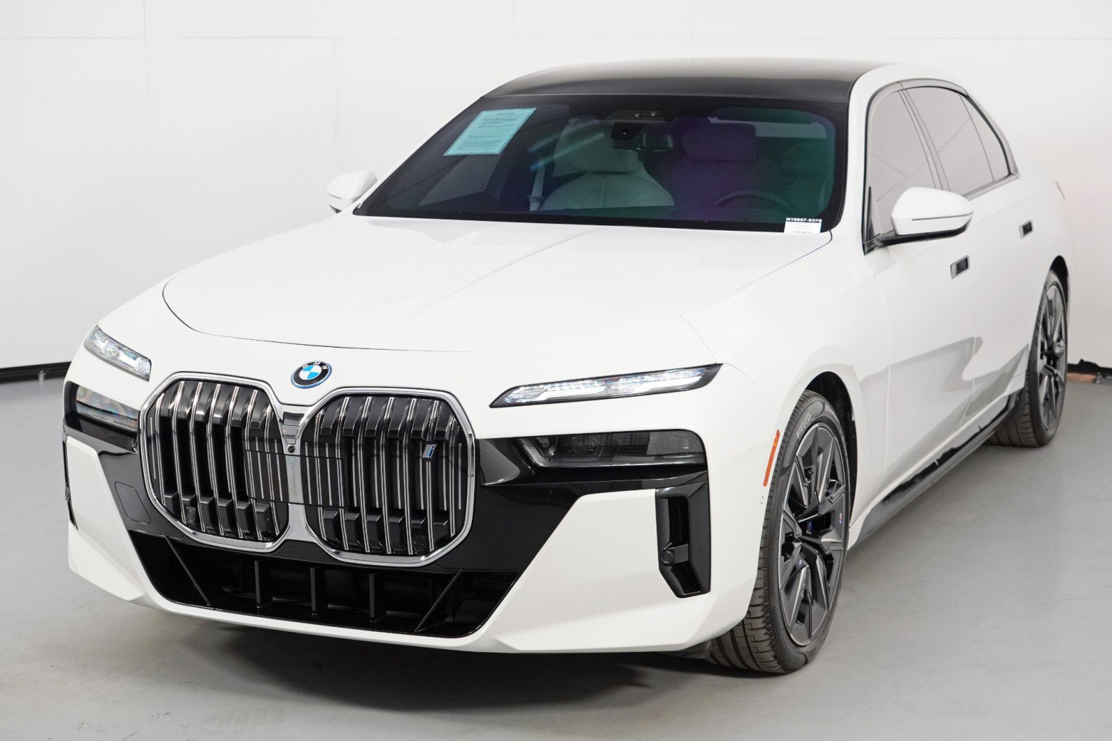 Used 2023 BMW i7 xDrive60 w/ Executive Package 2 image 63