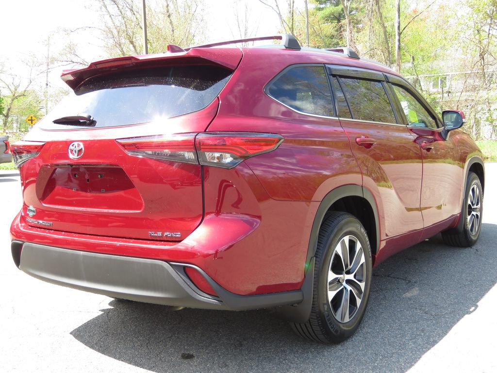 Used 2020 Toyota Highlander XLE AWD/4WD image 5