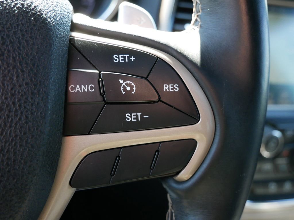 Used 2017 Jeep Grand Cherokee Limited AWD/4WD image 34