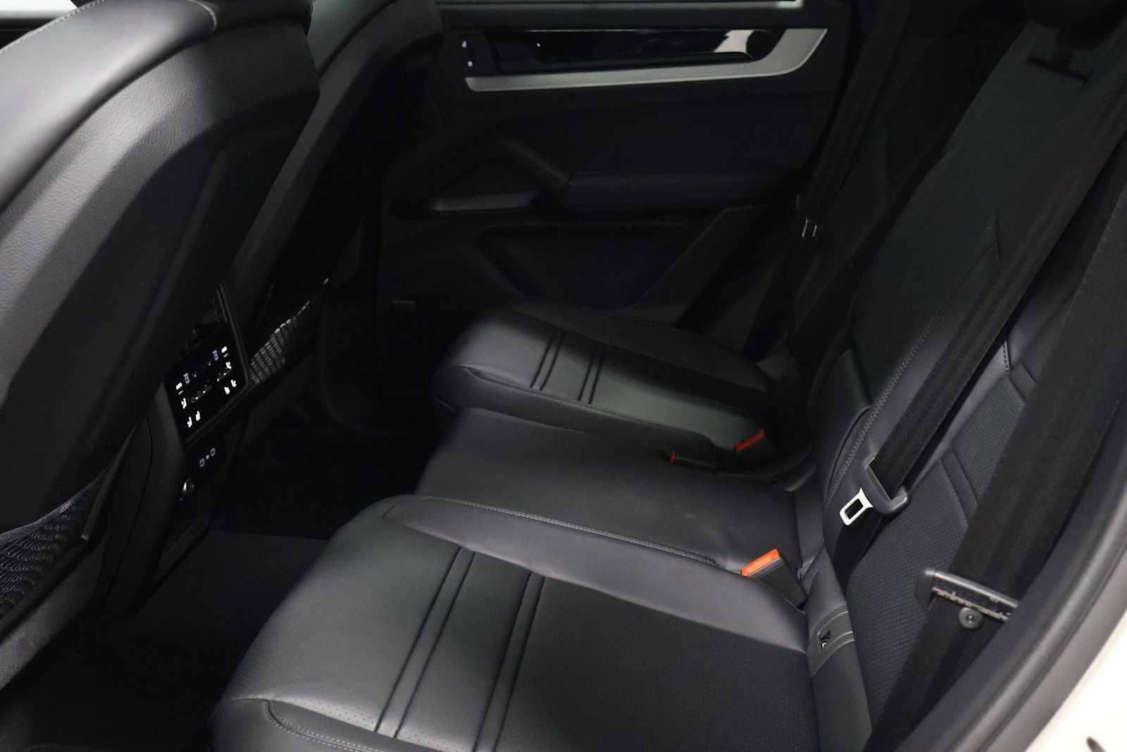 New 2026 Porsche Cayenne Coupe AWD/4WD image 35