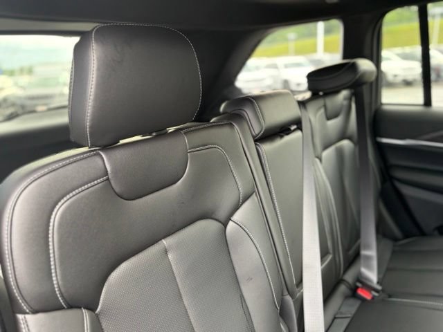 New 2026 Jeep Grand Cherokee Limited w/ Luxury Tech Group II AWD/4WD image 33