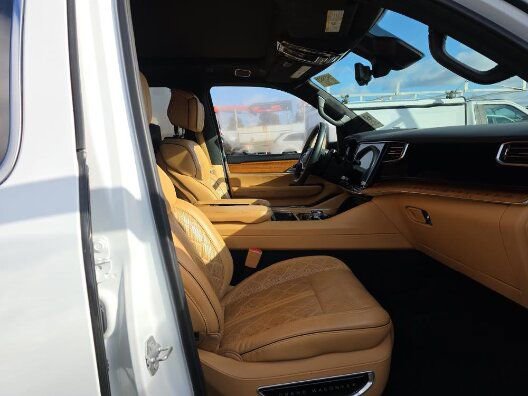 Used 2022 Jeep Grand Wagoneer Series III w/ Rear Seat Video Group 1 image 8