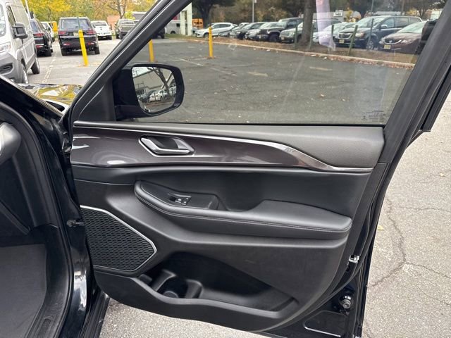 Used 2022 Jeep Grand Cherokee L Laredo image 29