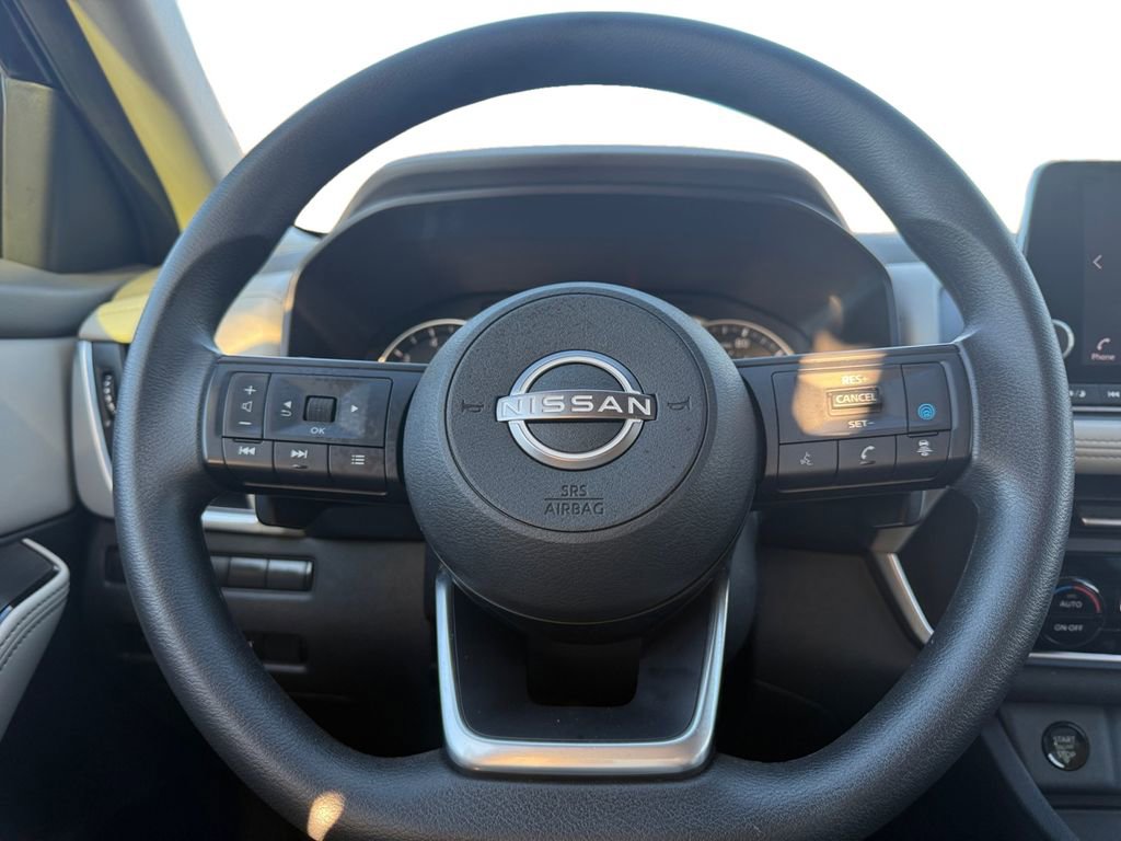 Used 2024 Nissan Rogue SV image 12