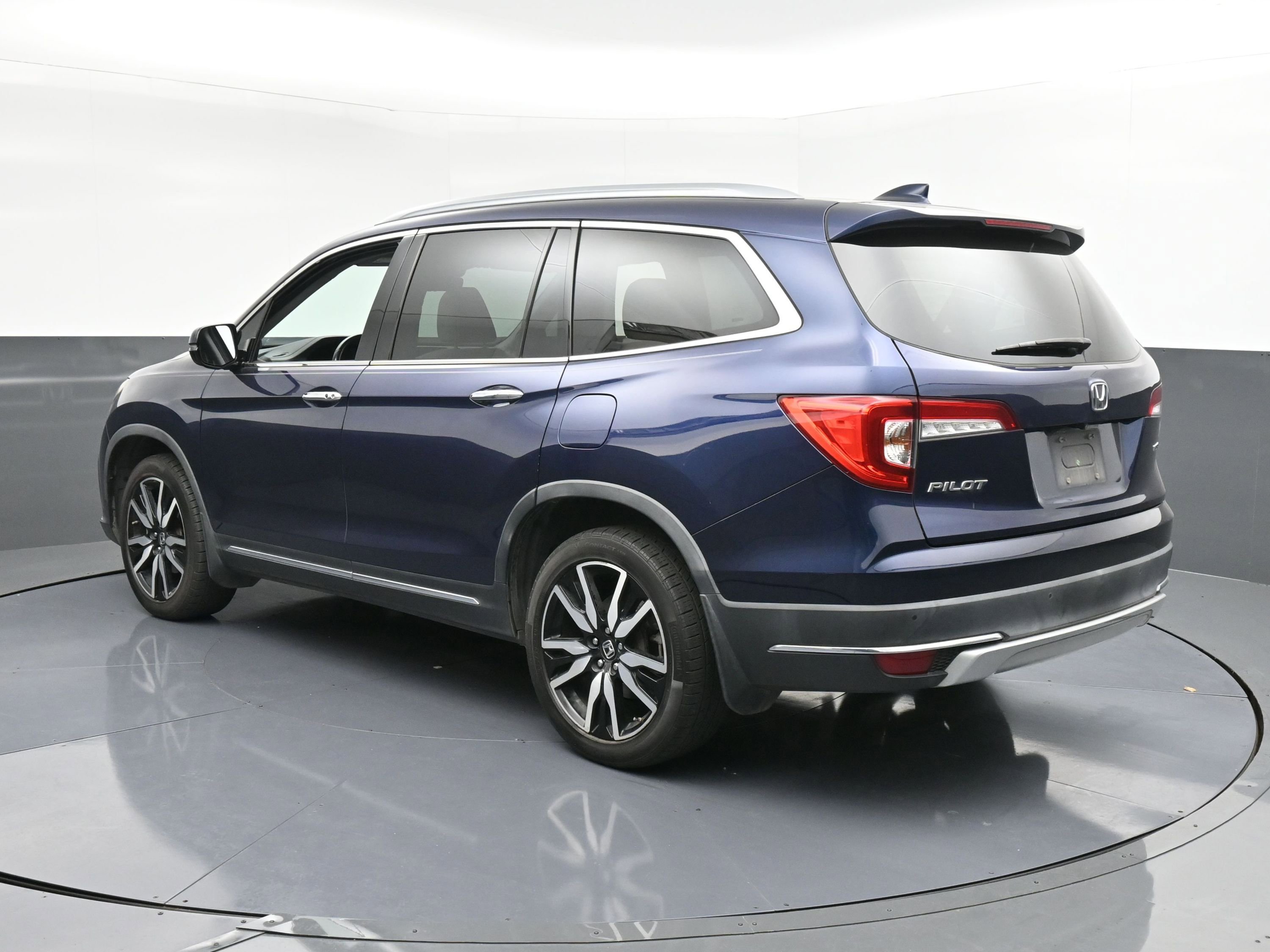 Used 2019 Honda Pilot Touring image 6