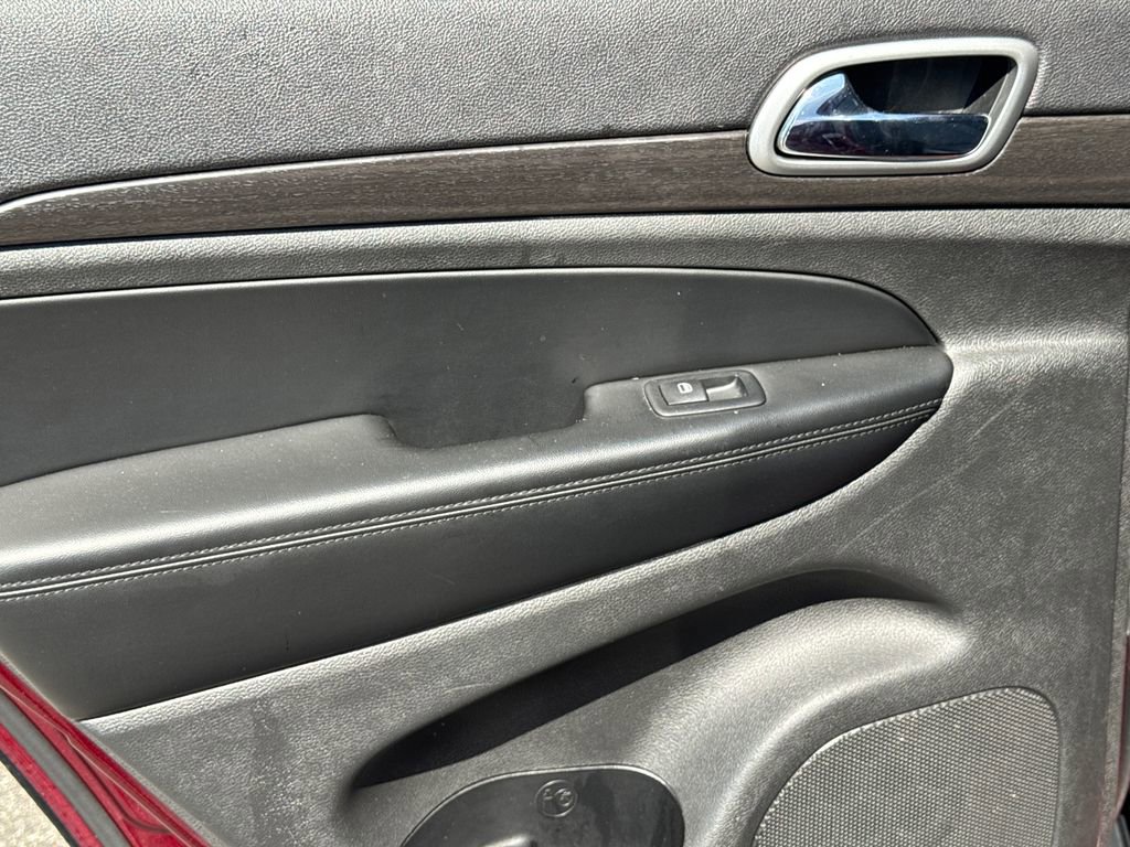 Used 2018 Jeep Grand Cherokee Laredo image 21