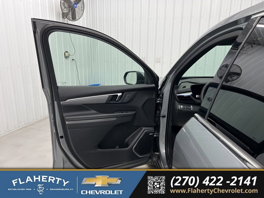 Used 2025 Buick Enclave Preferred image 8