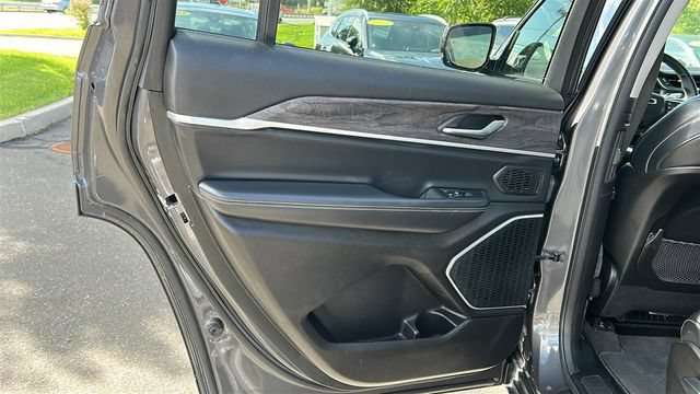 Used 2021 Jeep Grand Cherokee L Limited AWD/4WD image 23