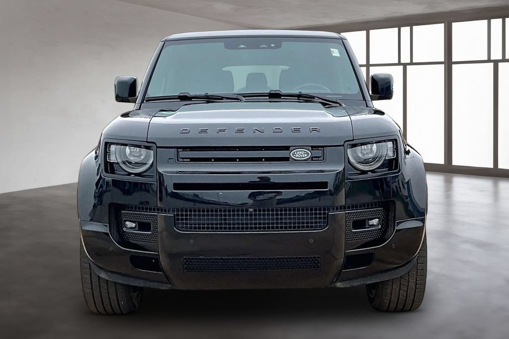 Used 2025 Land Rover Defender 130 X-Dynamic SE AWD/4WD image 3